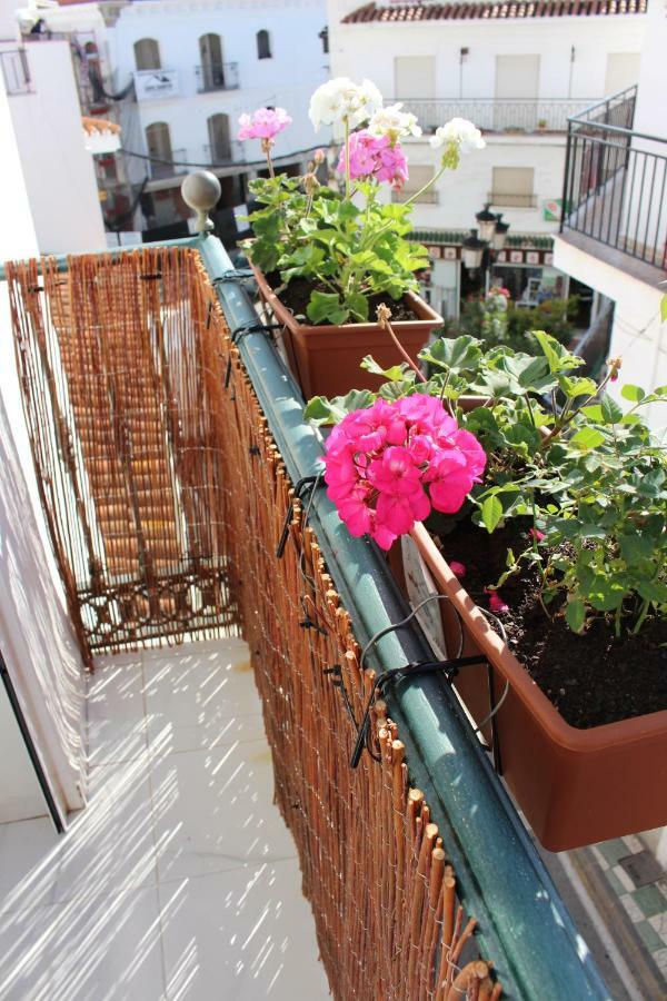 נרחה Apartamentos Eduardo Rico מראה חיצוני תמונה